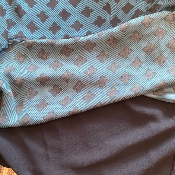 Cabi 3274 Foulard Top - Picture 6 of 8